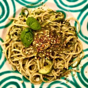 pistazien-pesto-mit-basilikum-anleitung